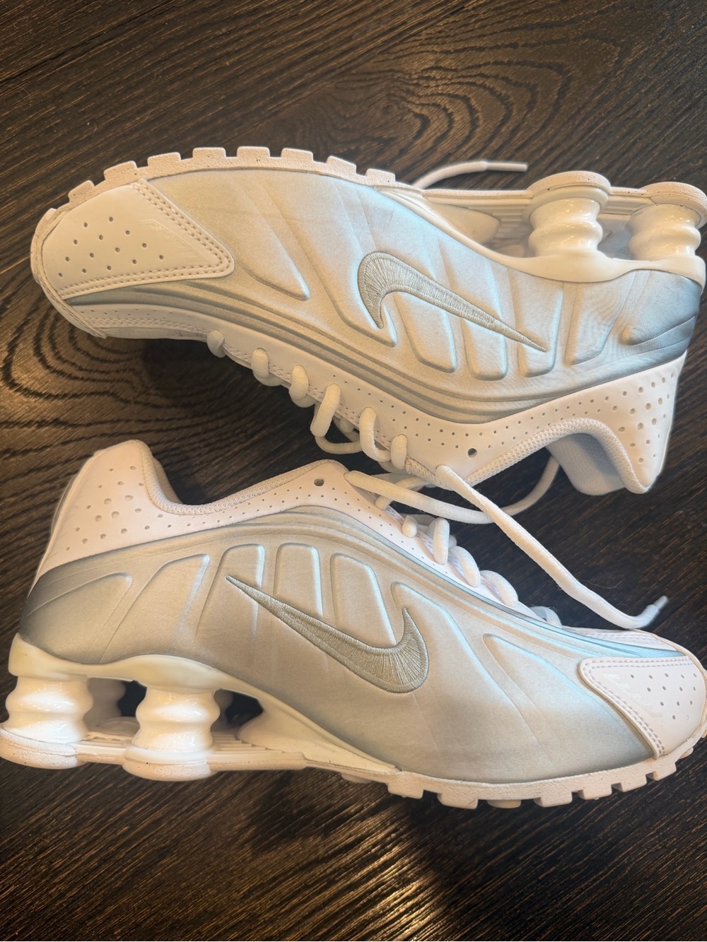 Nike Shox R4 White Bright Crimson Metallic Silver GS size 4.5Y